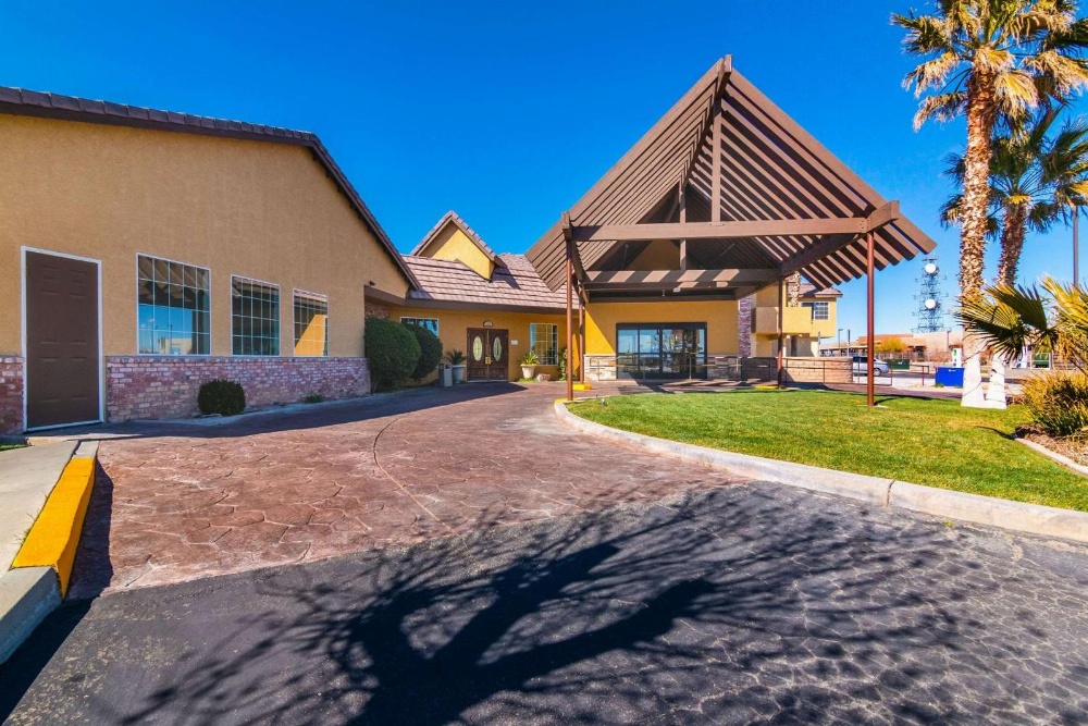 Comfort Inn & Suites Main image