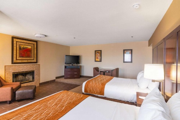 Comfort Inn & Suites image 20