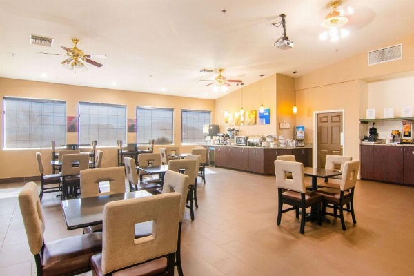 Comfort Inn & Suites image 28