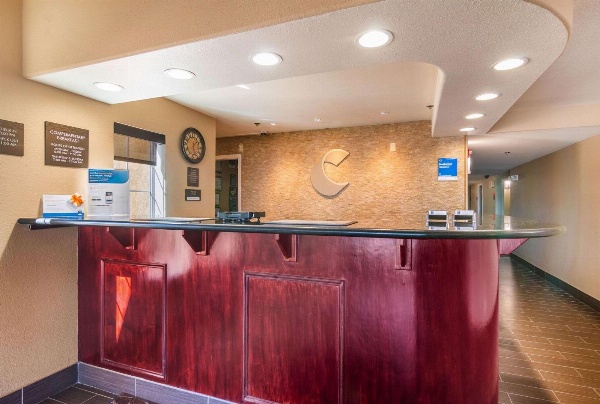 Comfort Inn & Suites image 4