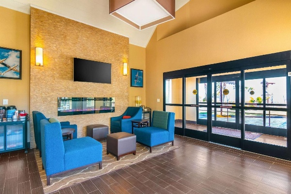 Comfort Inn & Suites image 6