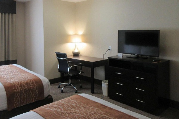 Comfort Inn & Suites image 7