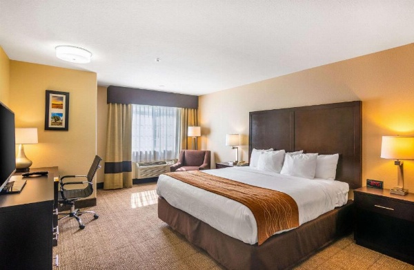 Comfort Inn & Suites image 9