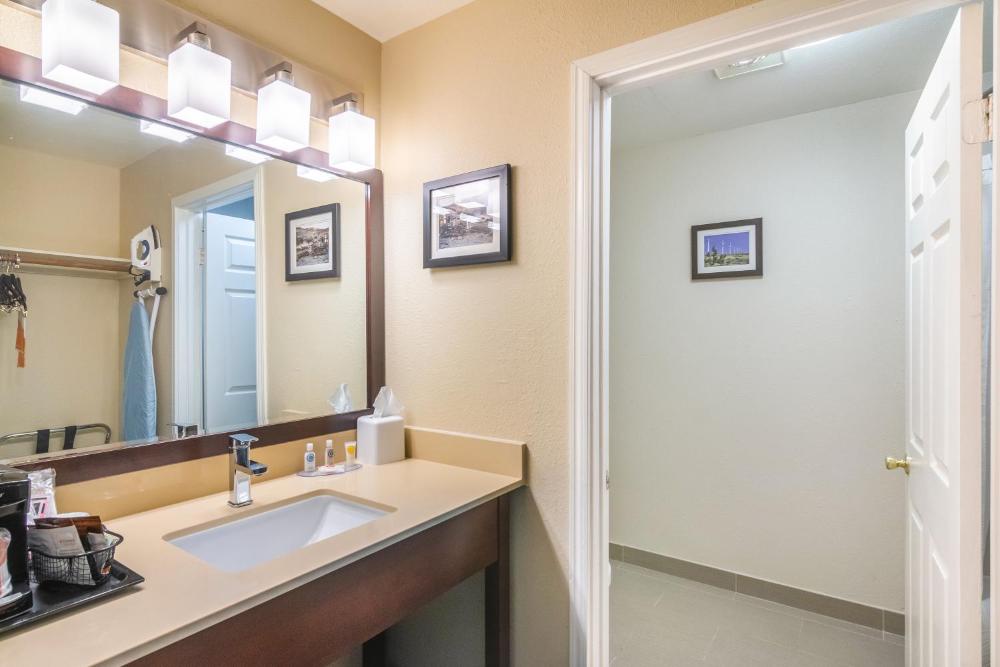 Room image 4